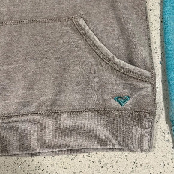 Vintage/worn-look ROXY Grey and White Hoodie Women's Size Med Embroidered Back - Picture 2 of 7